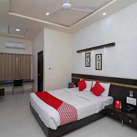 Oyo 29012 Gayatri Palace Hotel Durg Esterno foto