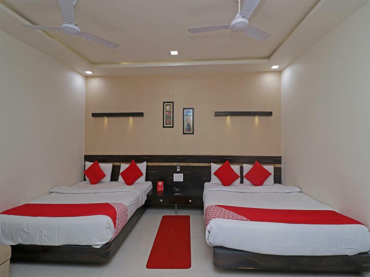 Oyo 29012 Gayatri Palace Hotel Durg Esterno foto