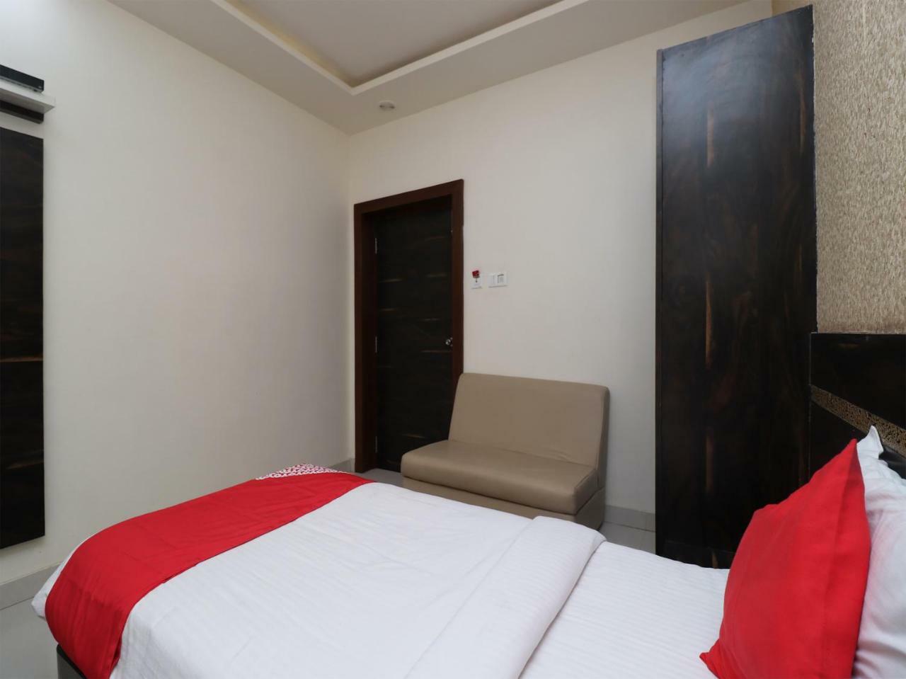 Oyo 29012 Gayatri Palace Hotel Durg Esterno foto