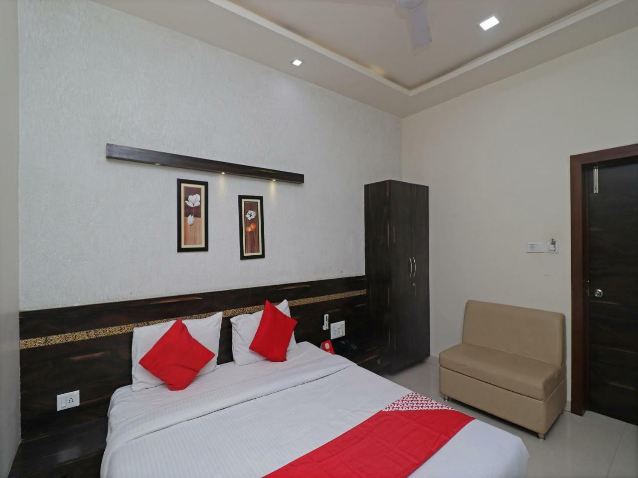 Oyo 29012 Gayatri Palace Hotel Durg Esterno foto