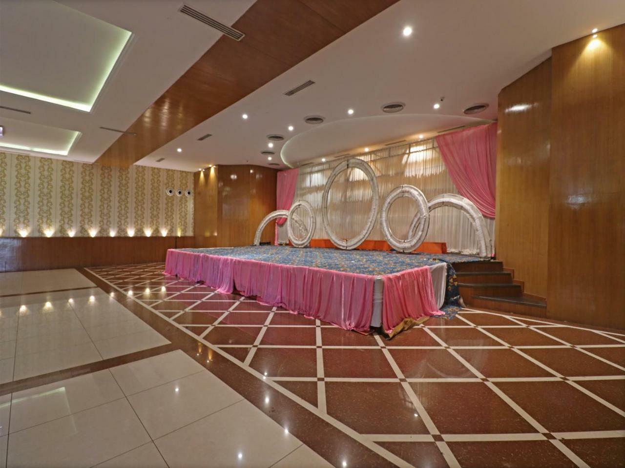 Oyo 29012 Gayatri Palace Hotel Durg Esterno foto