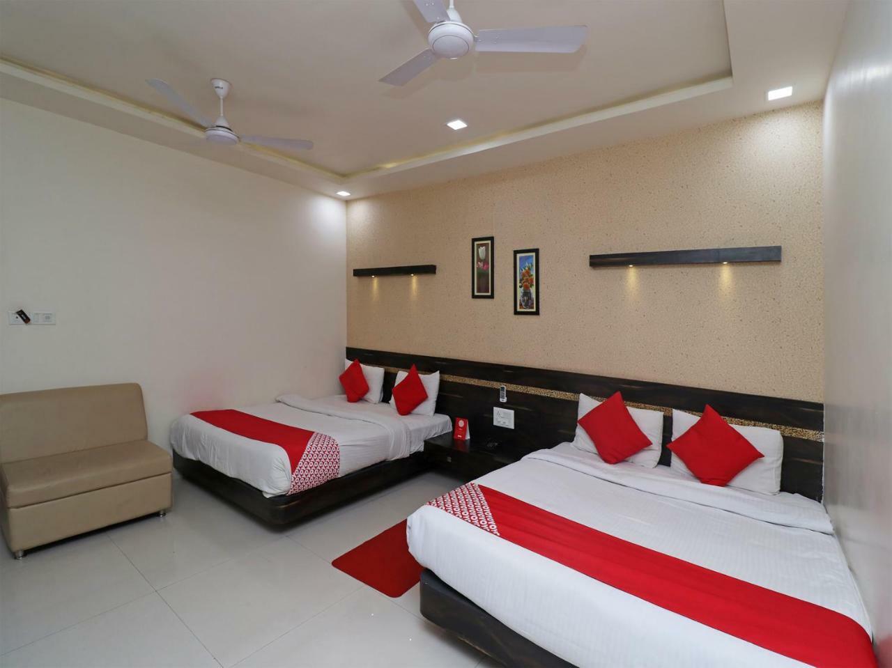 Oyo 29012 Gayatri Palace Hotel Durg Esterno foto