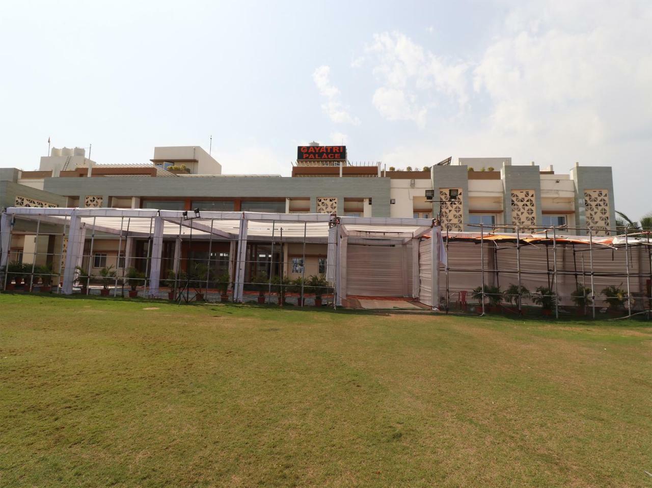 Oyo 29012 Gayatri Palace Hotel Durg Esterno foto