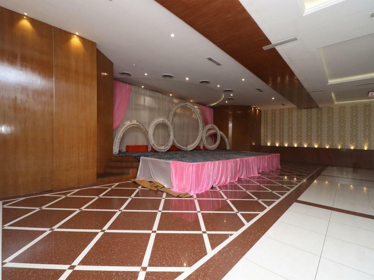 Oyo 29012 Gayatri Palace Hotel Durg Esterno foto