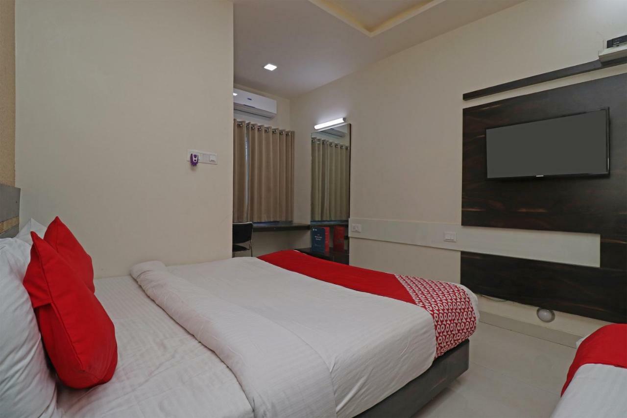 Oyo 29012 Gayatri Palace Hotel Durg Esterno foto