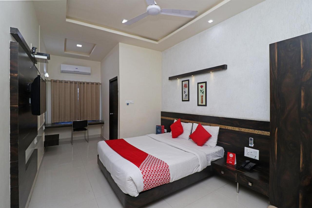Oyo 29012 Gayatri Palace Hotel Durg Esterno foto