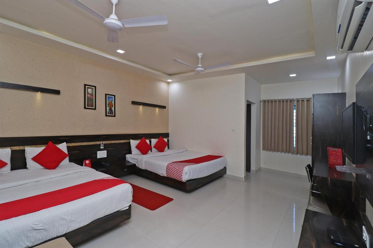 Oyo 29012 Gayatri Palace Hotel Durg Esterno foto